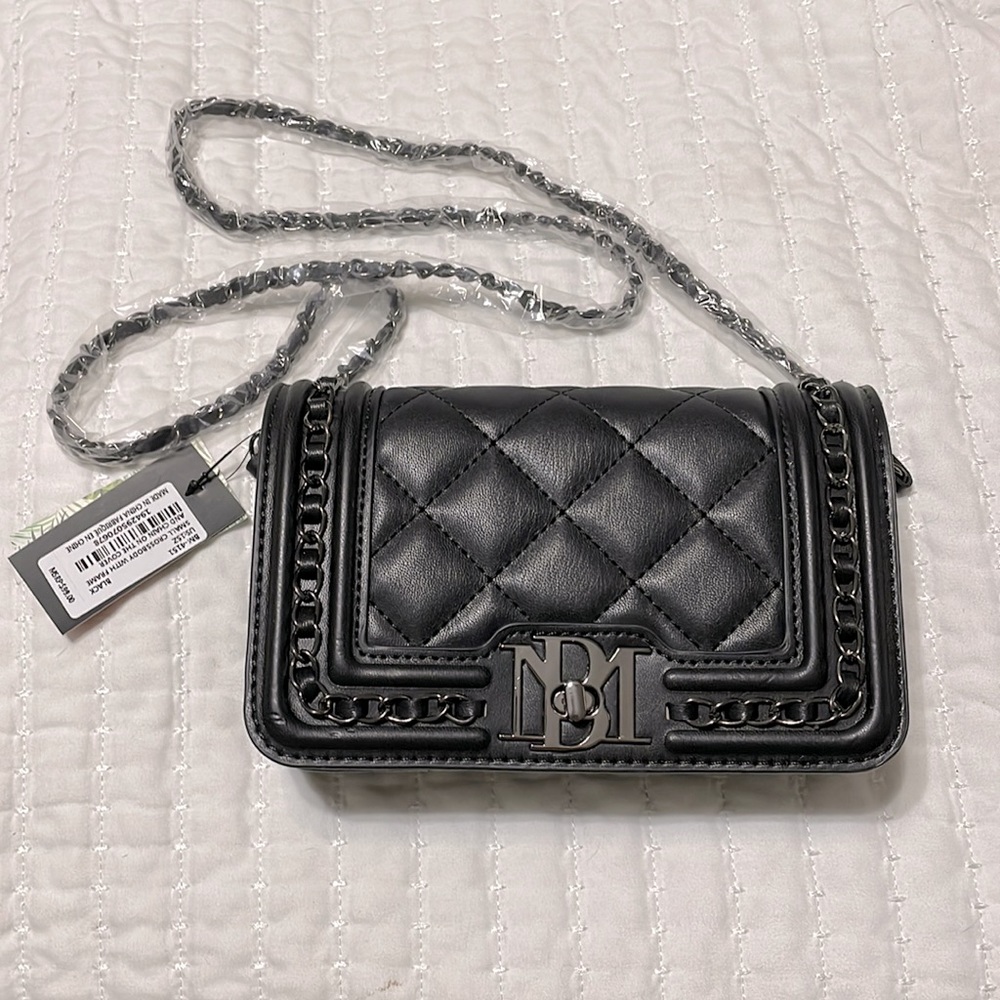 Small black crossbody with frame and chain on the cover
